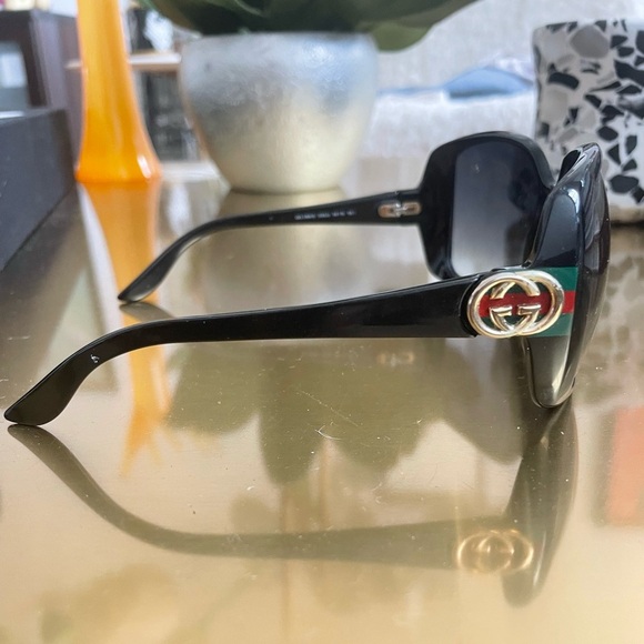 Gucci black sunglasses -signature green /red stripe / gold double GG har… - Picture 4 of 10